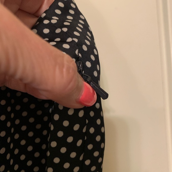 The Limited Polka Dot Black and White Dress size 4 fully lined and lightweight - Picture 3 of 10